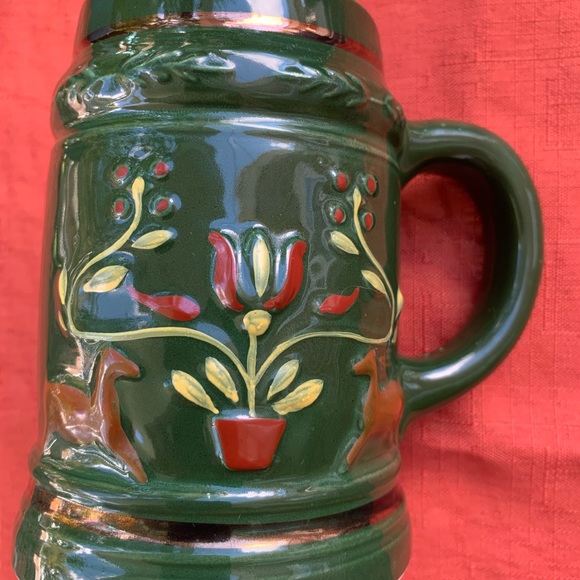 Pennsylvania Dutch Pottery mug, green with deer - Picture 2 of 7